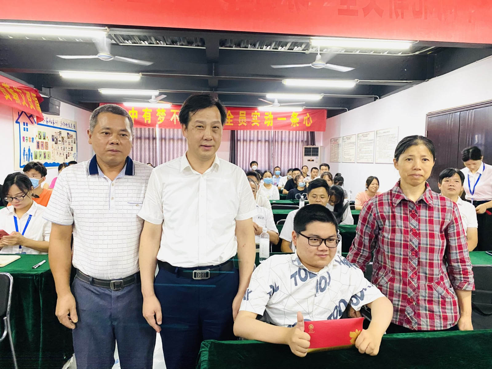 2022·傳遞溫暖·點(diǎn)亮希望·與愛同行 | 蘄艾堂“助學(xué)圓夢(mèng)”在行動(dòng) 2022·傳遞溫暖·點(diǎn)亮希望·與愛同行 | 蘄艾堂“助學(xué)圓夢(mèng)”在行動(dòng)