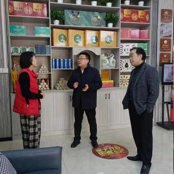 縣委領(lǐng)導(dǎo)親臨艾之家全民艾灸館，助力蘄春艾灸療法推廣！